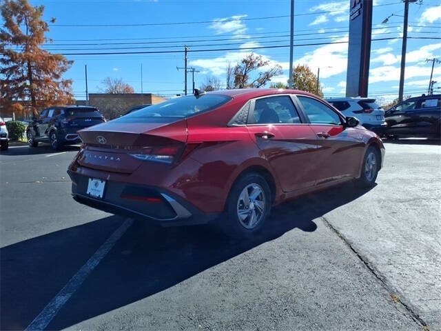 2024 Hyundai Elantra SE