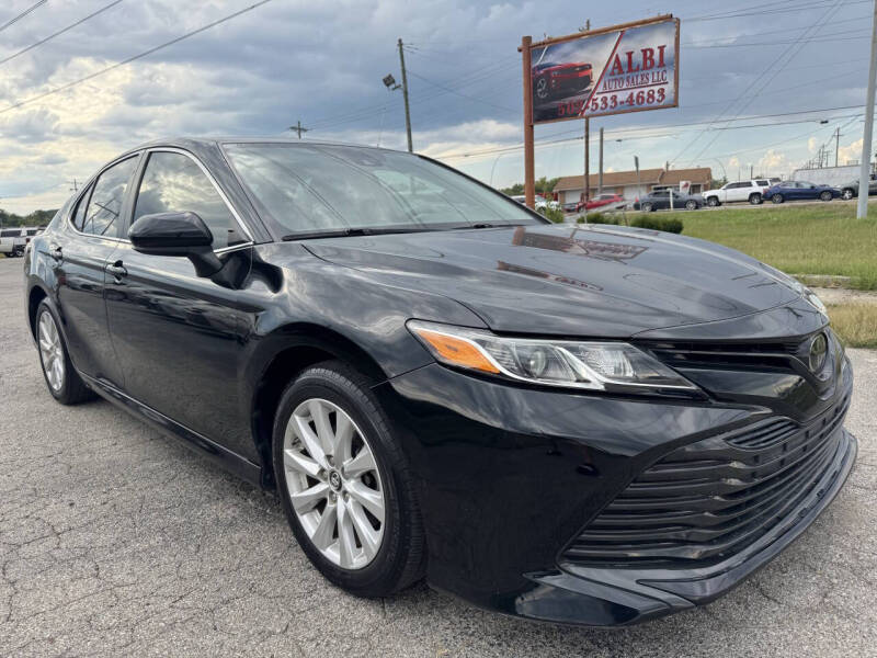 2019 Toyota Camry LE's photo
