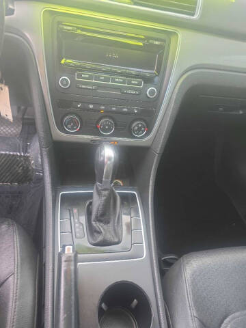 2014 Volkswagen Passat 1.8T S PZEV