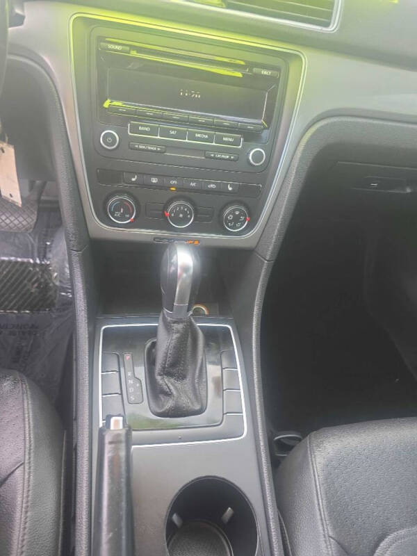 2014 Volkswagen Passat 1.8T S PZEV