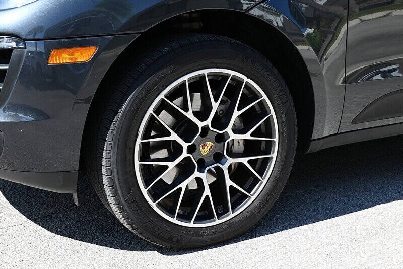 2017 Porsche Macan 11