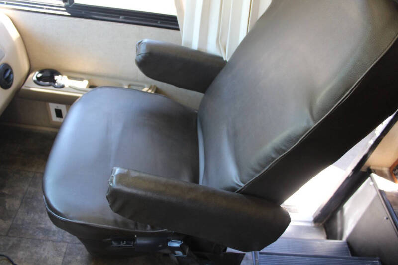 2015 Thor Motor Coach Challenger 37DT