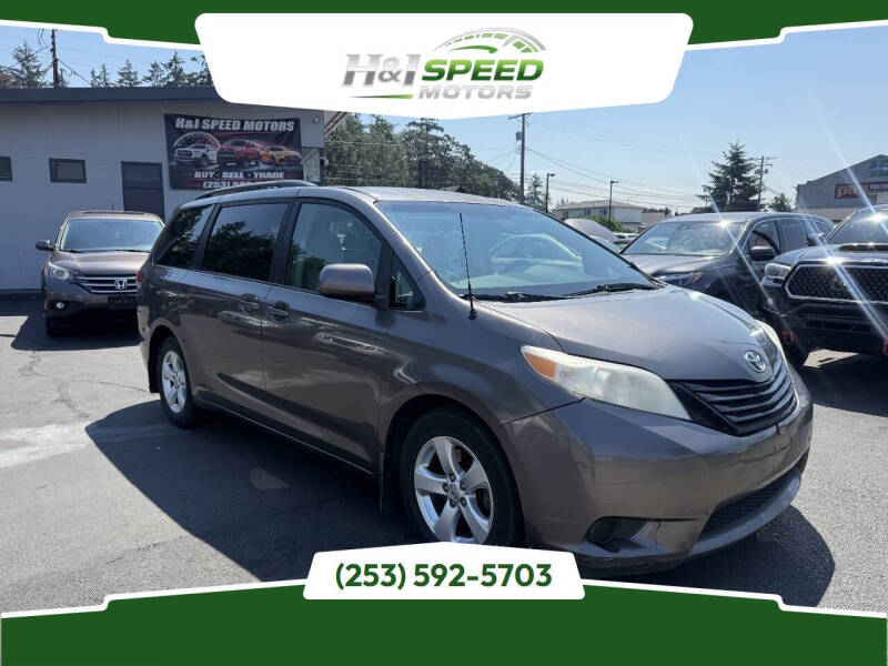2014 Toyota Sienna LE 7-Passenger Auto Access Seat