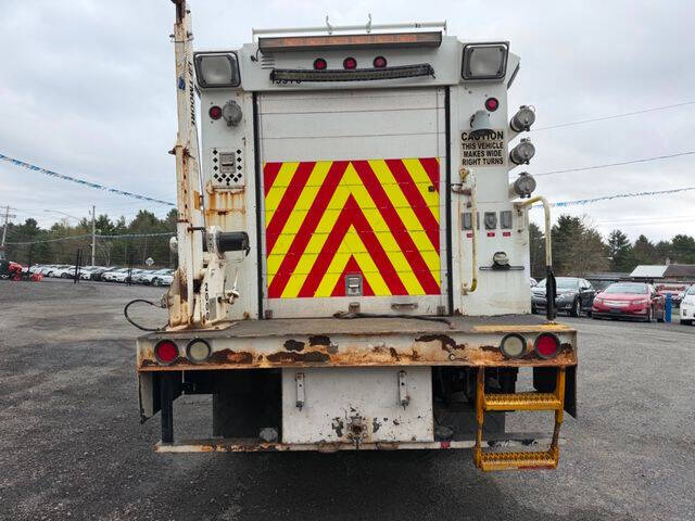 2011 Freightliner M2 106