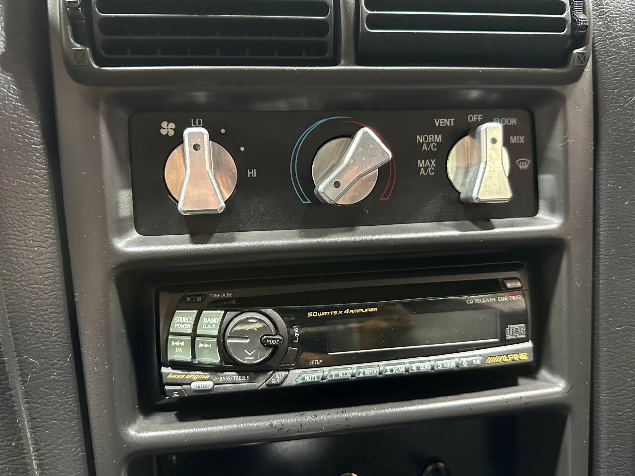 2000 Ford Mustang 34