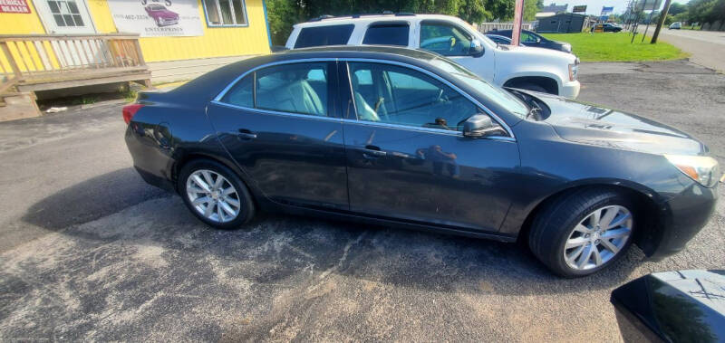 2015 Chevrolet Malibu 2LT photo 2