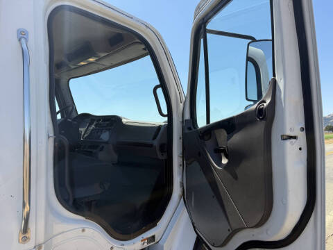 2015 Freightliner M2 106