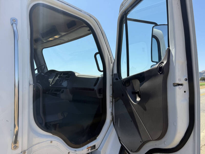 2015 Freightliner M2 106