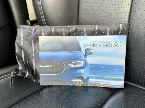 2024 Chrysler Pacifica Plug-In Hybrid Select