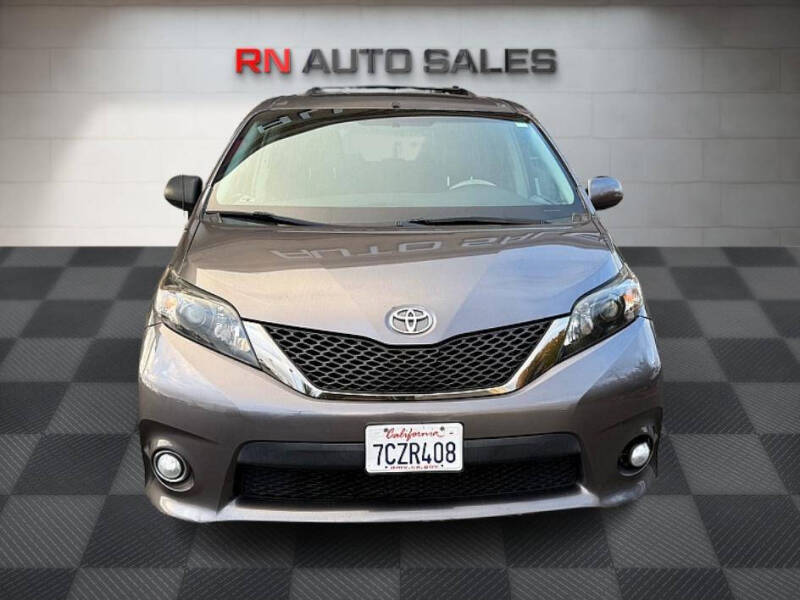 2011 Toyota Sienna SE 8-Passenger