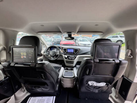 2017 Chrysler Pacifica Touring-L Plus