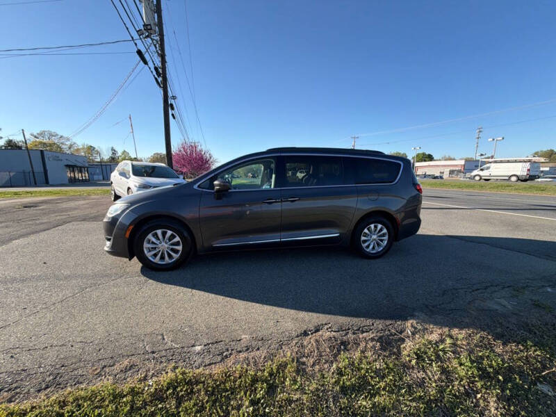 2017 Chrysler Pacifica Touring-L