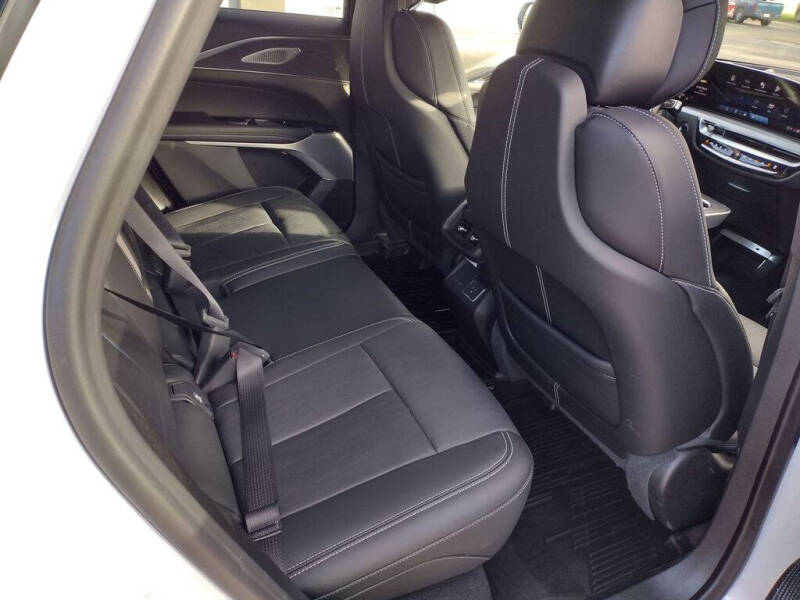 2025 Cadillac LYRIQ Luxury 3