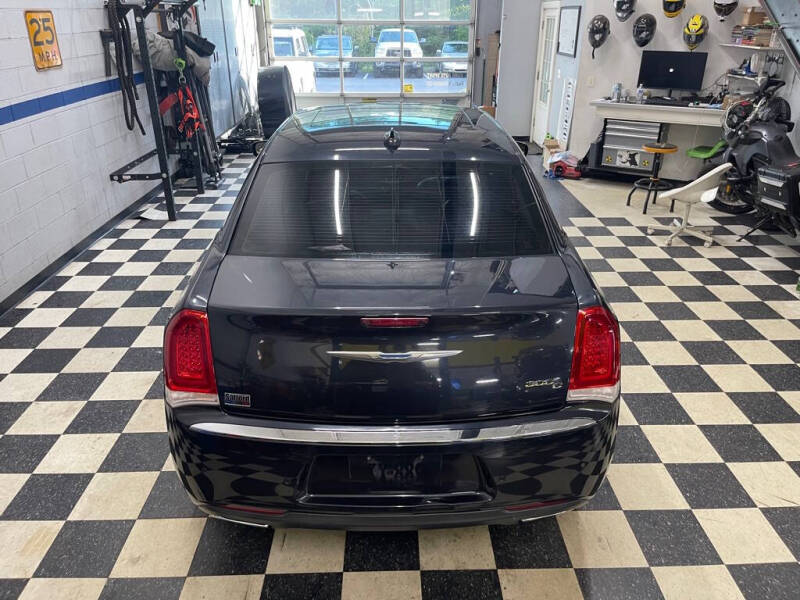 2017 Chrysler 300 C