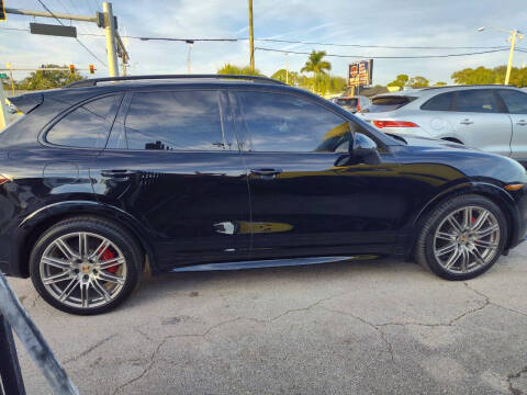 2014 Porsche Cayenne GTS