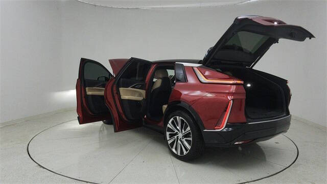 2025 Cadillac LYRIQ Luxury 3