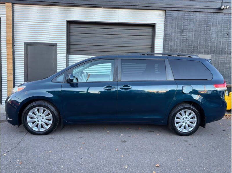 2012 Toyota Sienna LE 7-Passenger