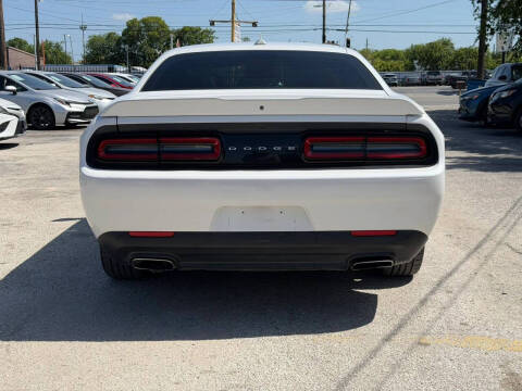 2015 Dodge Challenger SXT Plus