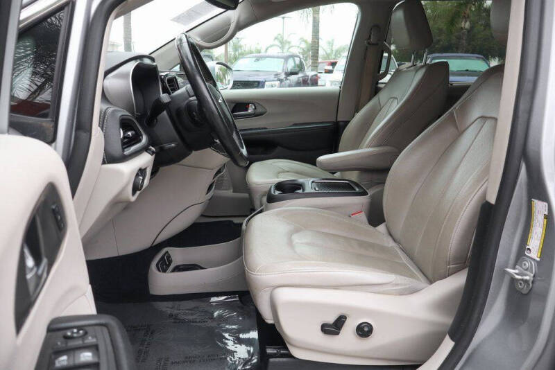 2021 Chrysler Pacifica Touring L