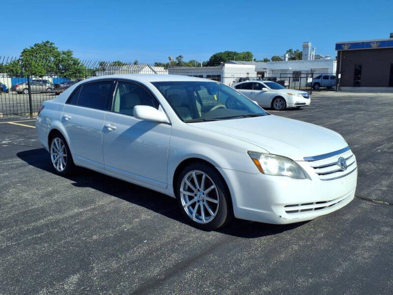 2005 Toyota Avalon XL's photo