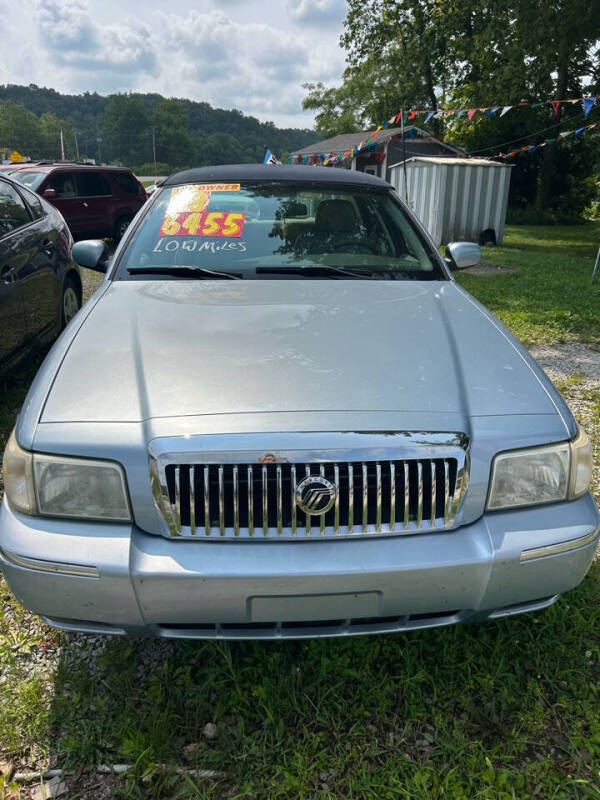 2008 Mercury Grand Marquis for sale at CHAMPION AUTO SALES in Brookville IN