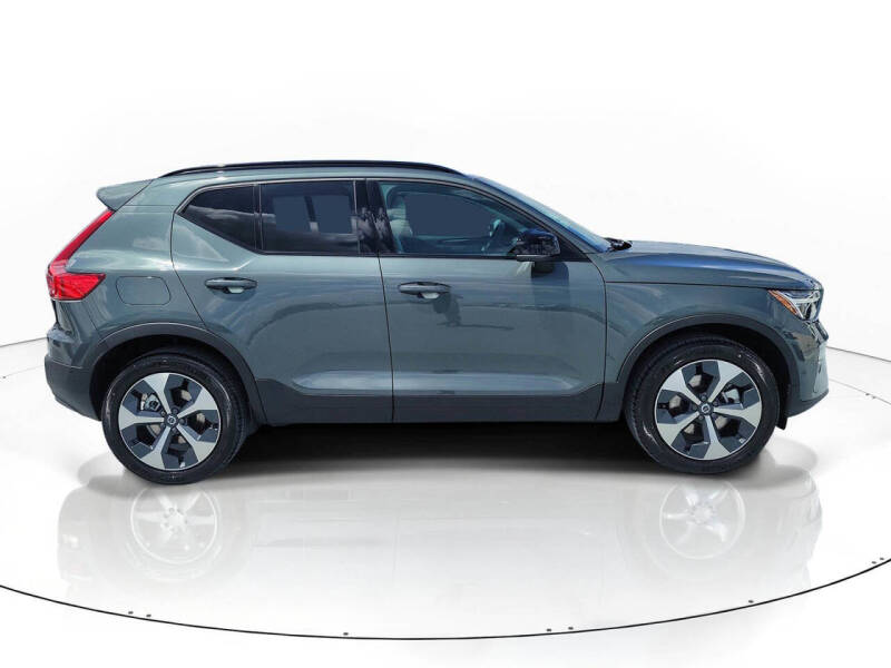 2026 Volvo XC40 B5 Plus