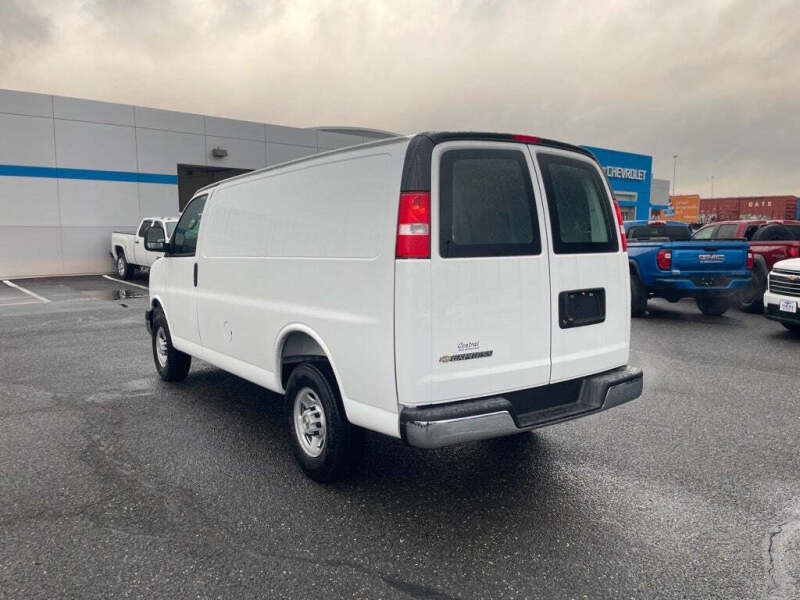 2025 Chevrolet Express 2500