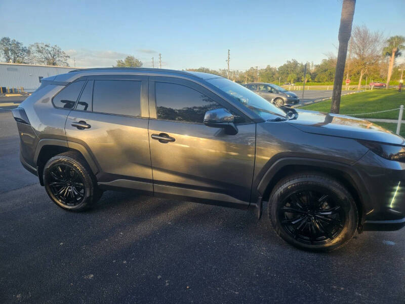 2021 Toyota RAV4 XLE photo 12