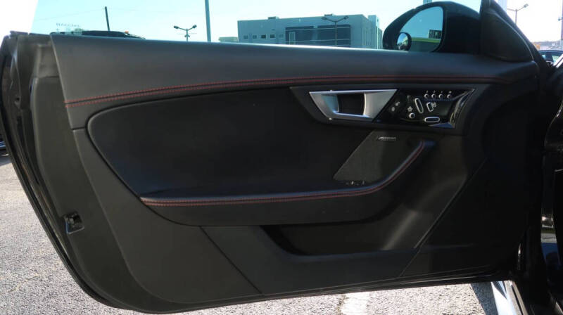 2016 Jaguar F-TYPE R