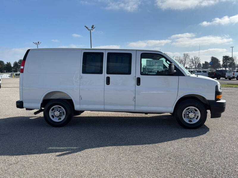 2025 Chevrolet Express 2500