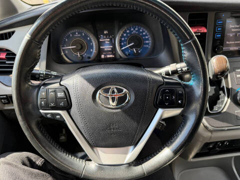 2016 Toyota Sienna XLE Premium 8-Passenger