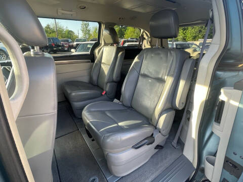 2010 Volkswagen Routan SE