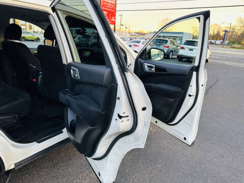 2016 Nissan Pathfinder SV