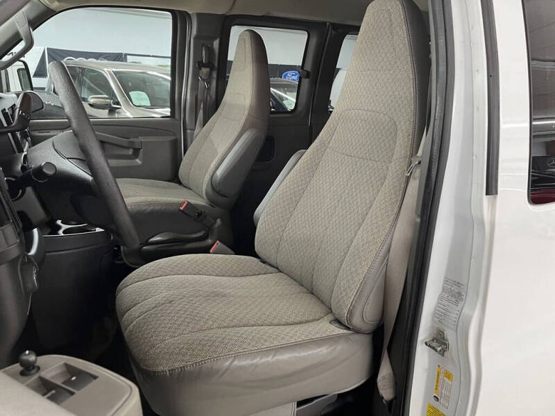 2022 Chevrolet Express LS 3500