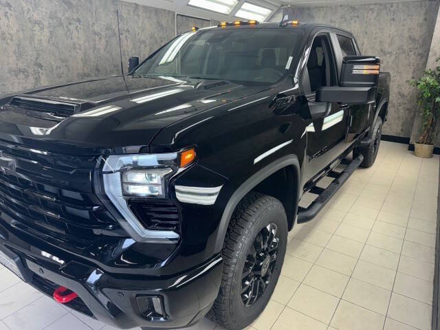 2025 Chevrolet Silverado 3500HD LT's photo