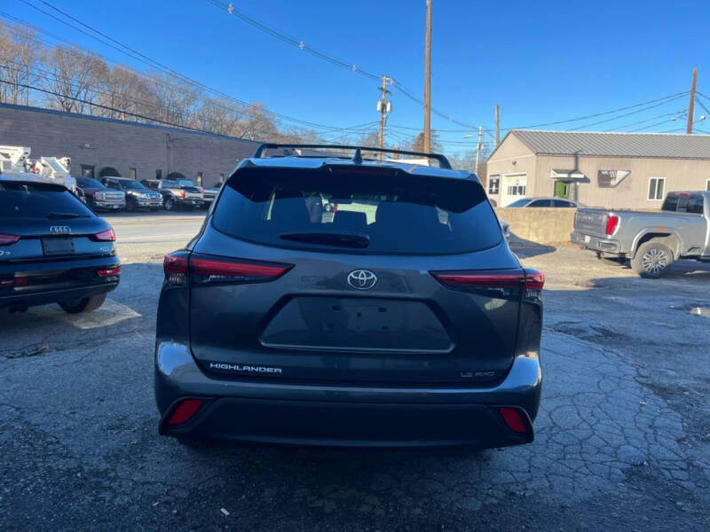 2023 Toyota Highlander LE