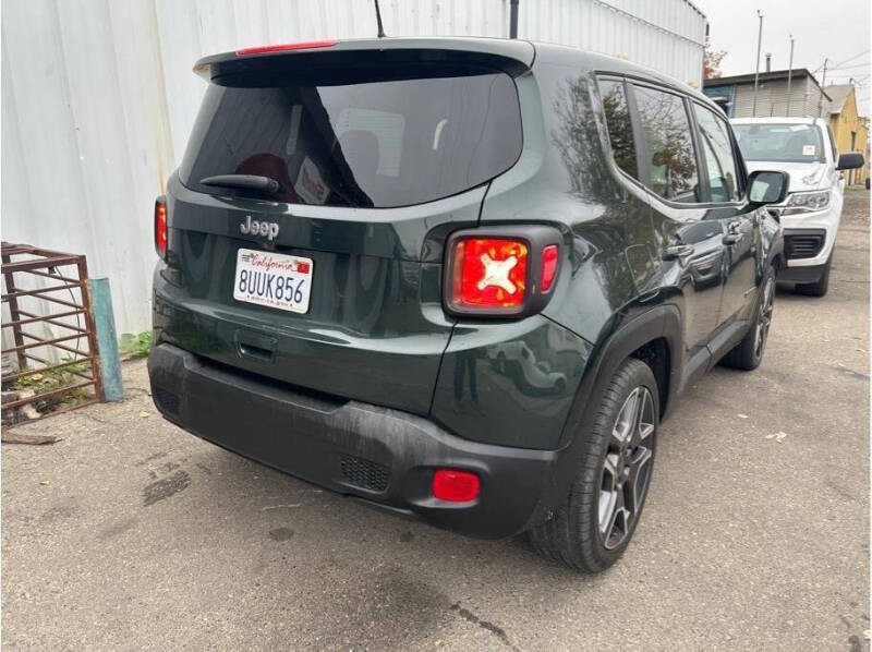 2021 Jeep Renegade Jeepster's photo