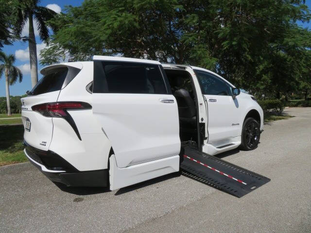 2023 Toyota Sienna XSE 7-Passenger