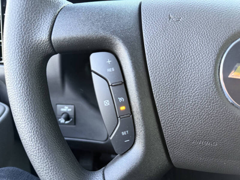 2025 Chevrolet Express 2500