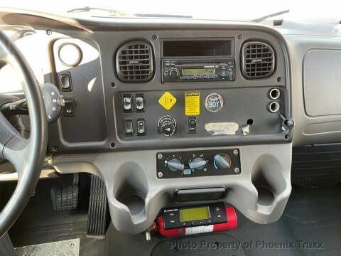2015 Freightliner M2 106