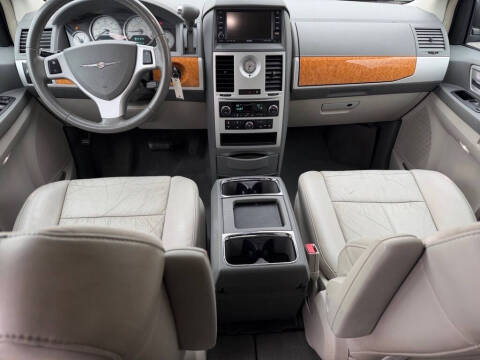 2010 Chrysler Town and Country Limited