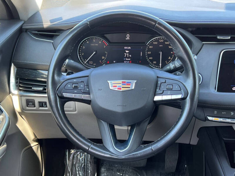 2022 Cadillac XT4 Premium Luxury