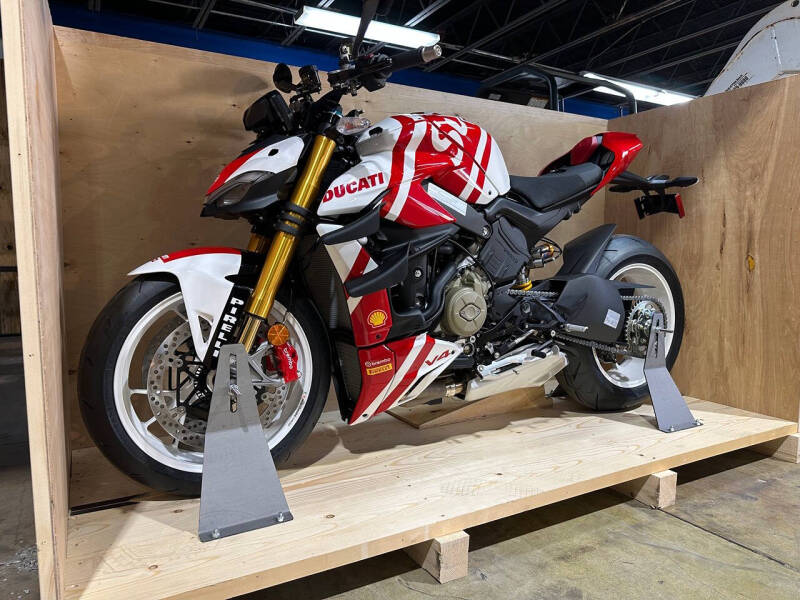 2025 Ducati Streetfighter V4 Supreme