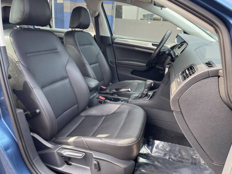 2015 Volkswagen Golf TSI SE