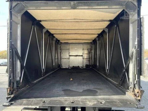 2009 Freightliner M2 106