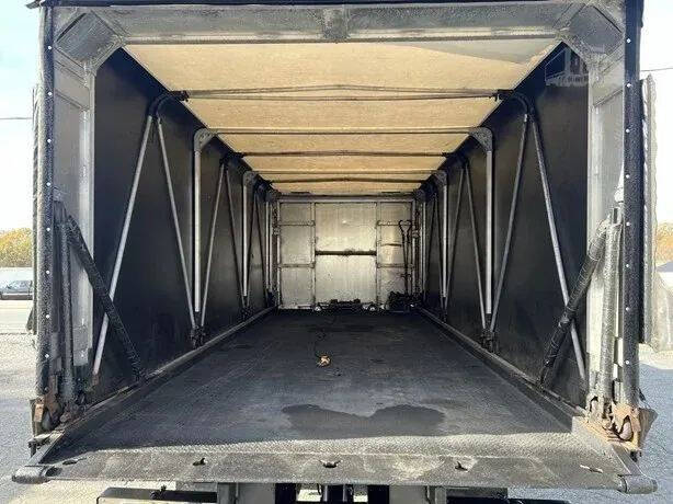 2009 Freightliner M2 106