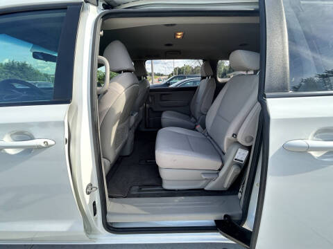 2016 Kia Sedona L