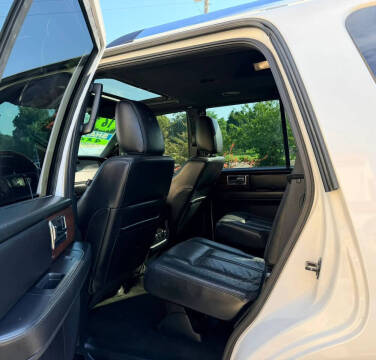 2016 Lincoln Navigator Select