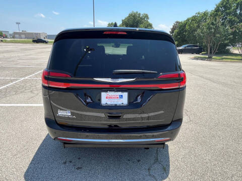 2025 Chrysler Pacifica Select
