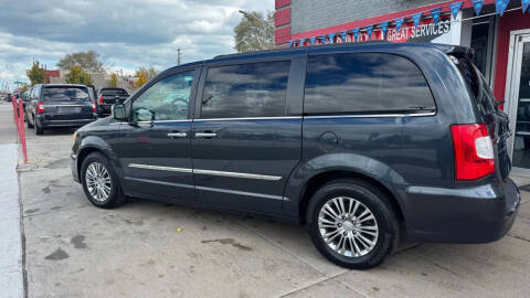 2013 Chrysler Town and Country Touring-L